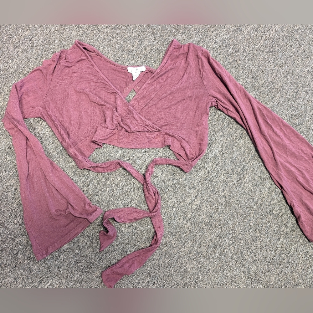 Rose Ivy and Main sz Small Wrap top